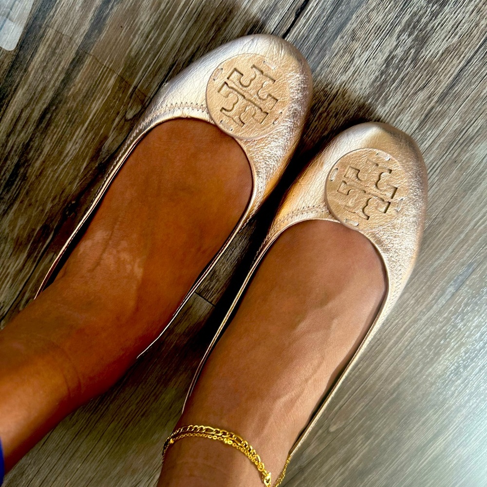 Authentic TORY BURCH MINNIE travel ballet flats in rose gold size 11